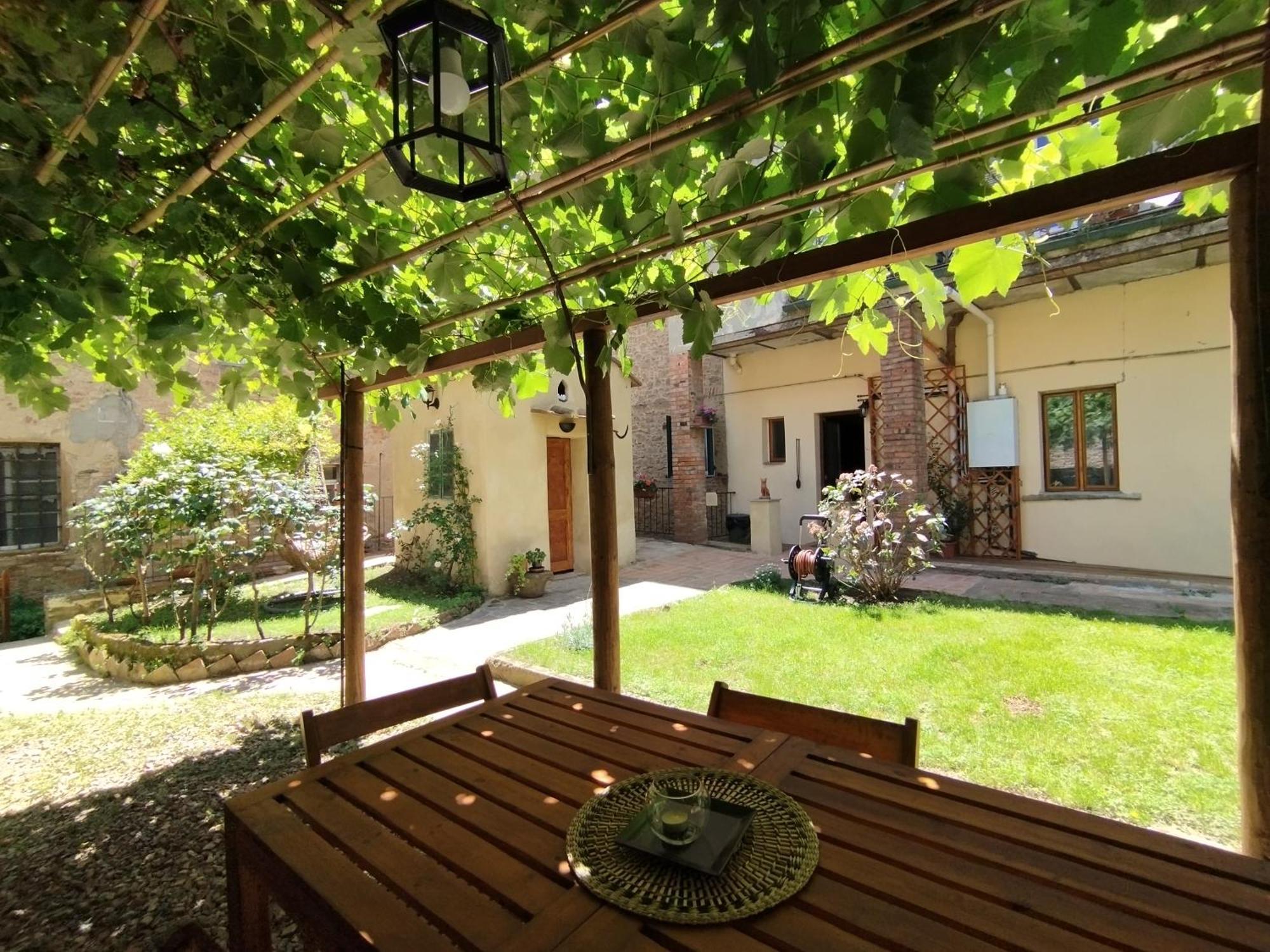 Il Cantuccio- Appartamento In Centro Con Giardino Volterra Dış mekan fotoğraf