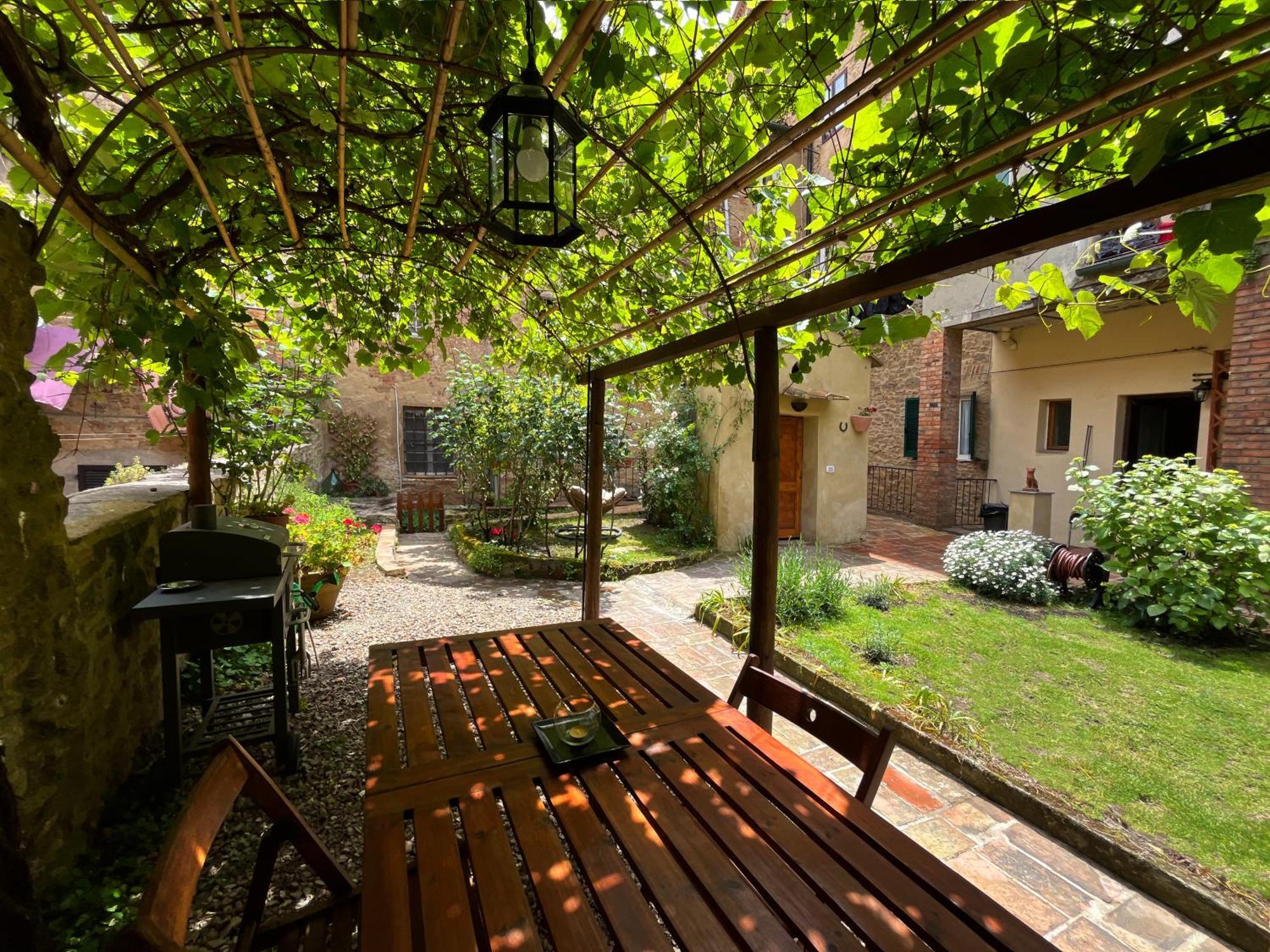 Il Cantuccio- Appartamento In Centro Con Giardino Volterra Dış mekan fotoğraf