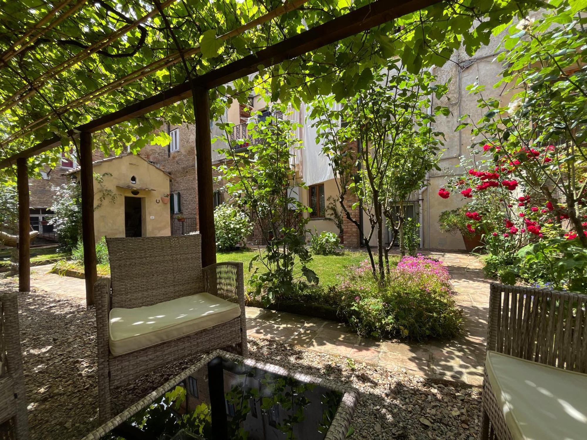 Il Cantuccio- Appartamento In Centro Con Giardino Volterra Dış mekan fotoğraf